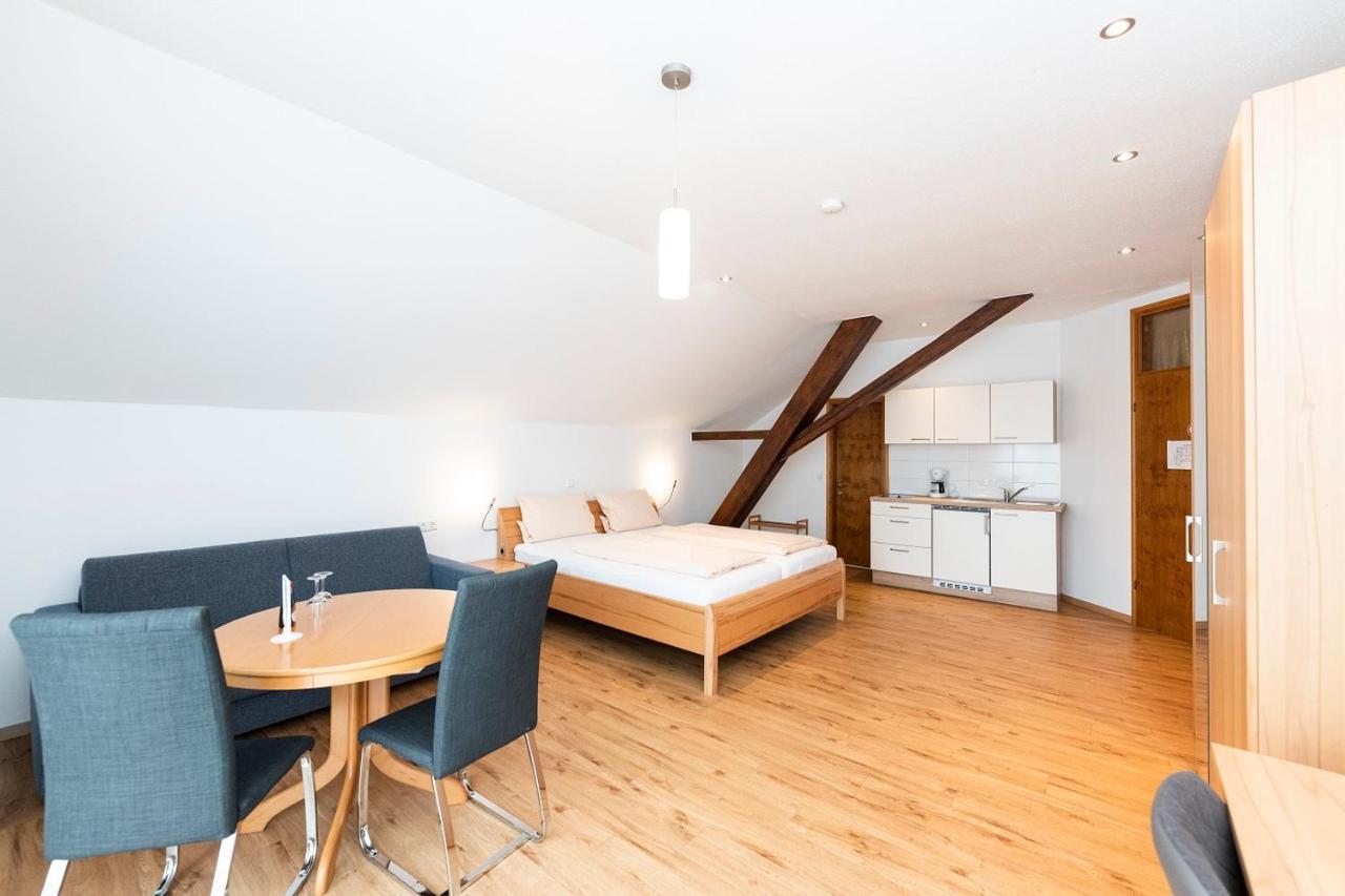 Weingut Und Gastehof Borst Hotell Nordheim am Main Exteriör bild
